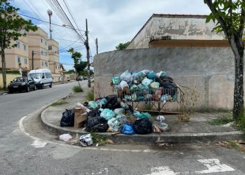 Lixo nas ruas de Rio das Ostras