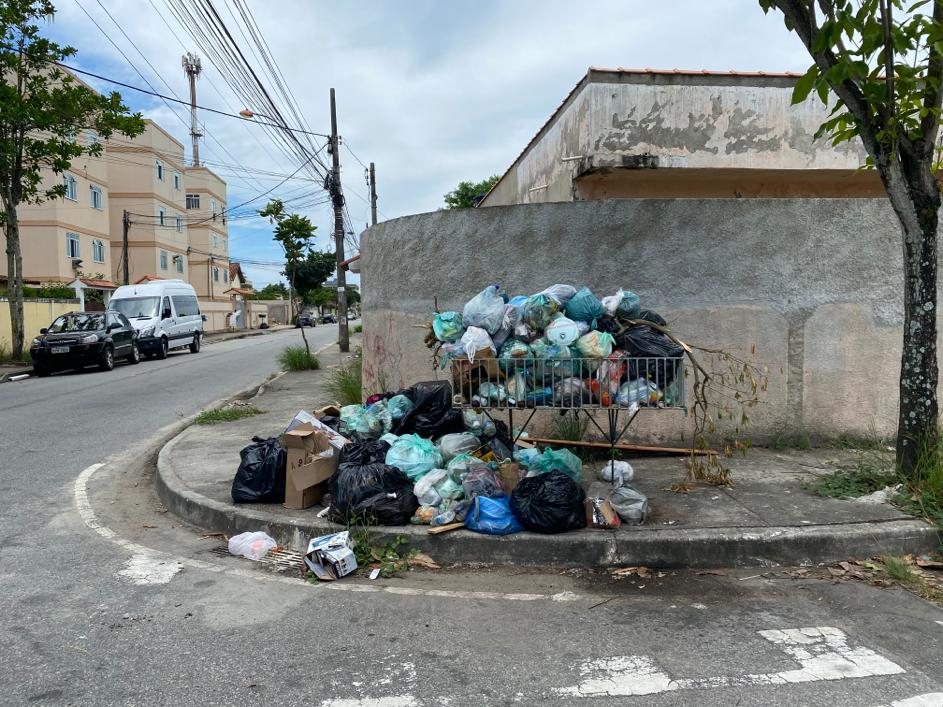Lixo nas ruas de Rio das Ostras
