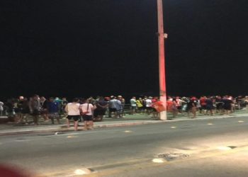 Aglomeração em Cabo Frio operação apreende caixas de som