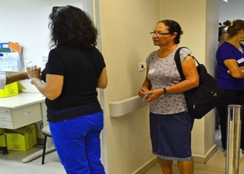 São Paulo - Primeiro dia de vacinação de idosos, gestantes e crianças de 3 meses a 5 anos no Instituto de Infectologia Emília Ribas, região central  (Rovena Rosa/Agência Brasil)