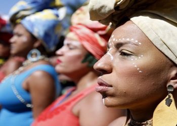Rio de Janeiro - Mulheres marcham em Copacabana para celebrar dia da Mulher Negra Latino-americana e Caribenha durante a 3ª Marcha das Mulheres Negras no Centro do Mundo (Tânia Rêgo/Agência Brasil)