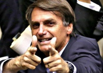 Jair Bolsonaro assinou decreto em maio de 2019 que flexibilizou as regras para a compra de armas no Brasil (Foto: Agência Brasil)