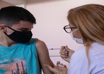 Vacinação de adolescentes com comorbidades contra Covid-19. Macaé/RJ. Data: 02/09/2021. Foto: Rui Porto Filho