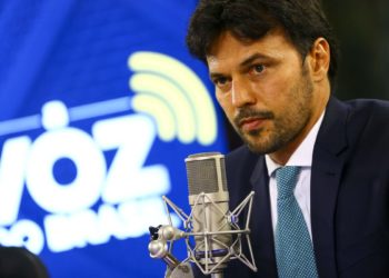O ministro das Comunicações, Fábio Faria, participa do programa Voz do Brasil.