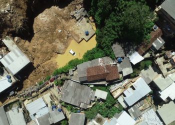Imagens de drone das áreas de deslizamento de encosta em Petrópolis - TV Brasil