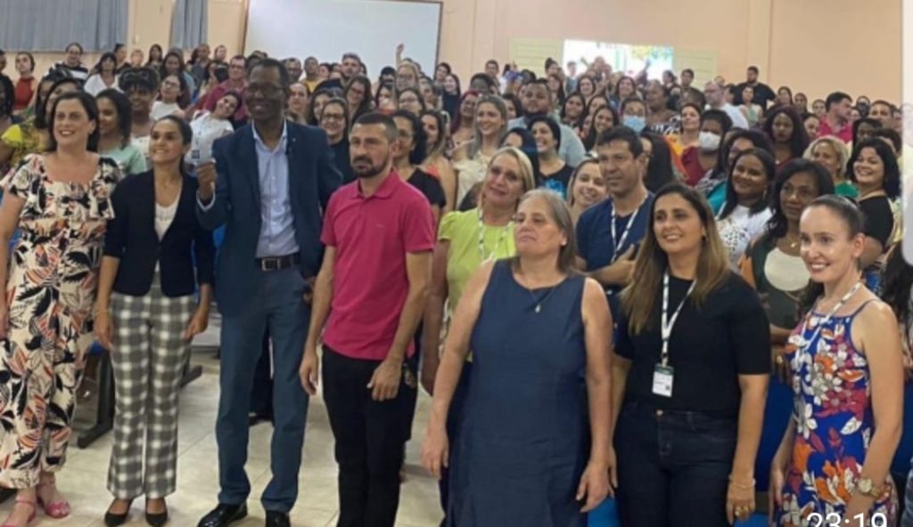 Cardoso Moreira: Prefeita leva deputado para conferência de professores