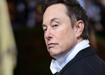 CEO da Tesla, Elon Musk disse que os carros que operam no modo piloto automático são mais seguros. Em fevereiro, empresa solicitou o recall de 360 mil veículos Foto: REUTERS/Aly Song/File Photo/File Photo