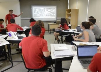 Alunos da Escola Sesc de Ensino Médio durante aula, na Barra da Tijuca, zona oeste do Rio.