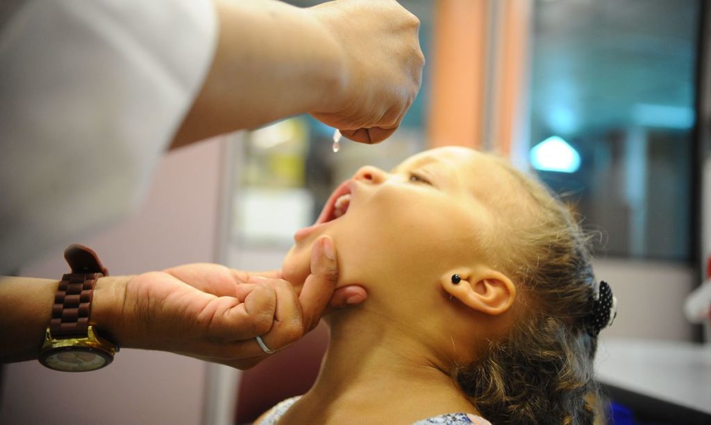 Vacinação contra poliomielite