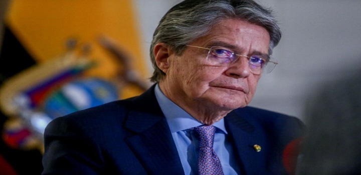 presidente do equador evita impeachment