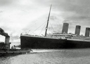 Foto liberada no dia 4 de abril mostra a saída do navio Titanic, em 10 de abril de 1912 — Foto: AFP/Southampton City Council