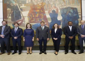 Membros da diretoria do Banco Central, liderados pelo presidente da instituição, Roberto Campos Neto, ao centro — Foto: Raphael Ribeiro/BCB