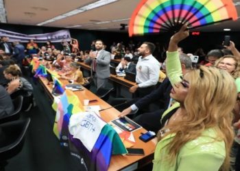 Manifestantes LGBTI+ protestaram contra o projeto, houve bate-boca na Comissão de Previdência, Assistência Social, Infância, Adolescência e Família da Câmara, e sessão teve que ser suspensa na última terça-feira Foto: Lula Marques/Agência Brasil