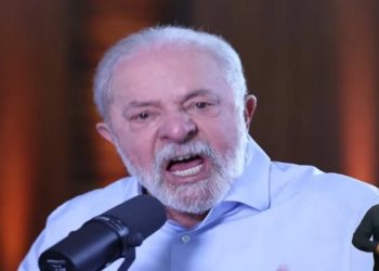 Luiz Inácio Lula da Silva durante o "Conversa com o Presidente", nesta segunda-feira (YouTube/Reprodução)