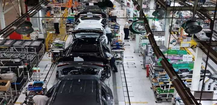 Toyota inicia teste com carro híbrido plug-in que poderá rodar com eletricidade, etanol ou gasolina