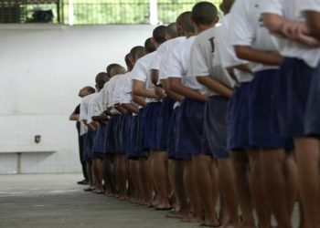 Jovens apreendidos são liberados por falta de vagas de internação no Rio