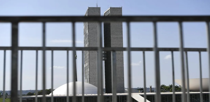 Câmeras, vidros blindados, grades: saiba o que mudou em Brasília após ataques de 8 de janeiro