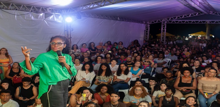 'Por uma Educação Antirracista' celebra início do ano letivo com presença de Djamila Ribeiro
