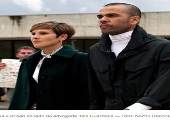Daniel Alves deixa a prisão ao lado da advogada Inés Guardiola