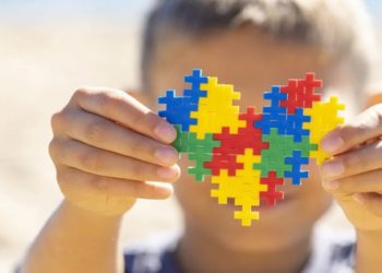 Projeto de lei prevê teste de autismo obrigatório em crianças com 2 anos