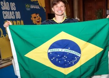 Conheça Raquel Kochhann, porta-bandeira do Brasil em Paris 2024