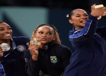 premiação simone biles rebeca andrade
