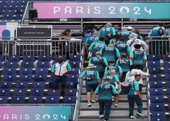 voluntarios em paris