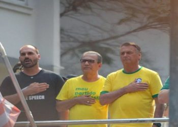 Bolsonaro reúne apoiadores na Avenida Paulista com críticas a Moraes e apoio a Elon Musk