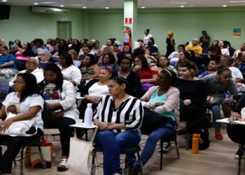 Mães de jovens mortos pela polícia viram bolsistas em projeto da UFRJ
