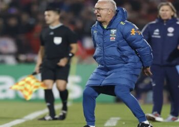 Dorival Júnior em Chile 1 x 2 Brasil • Rafael Ribeiro/CBF