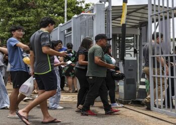 Estudantes aprovam tema da redação do Enem, mas acham prova cansativa