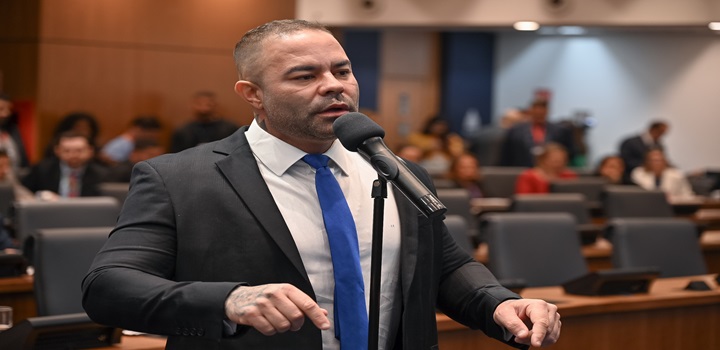 Deputado Filippe Poubel atua para combater as zoonoses e reduzir o abandono de animais