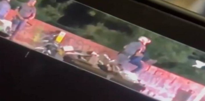 PM ARREMESSA HOMEM DE PONTE