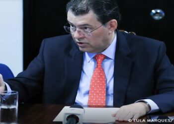 Relator da reforma tributária inclui armas em Imposto Seletivo