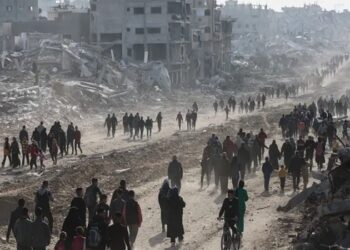 O governo brasileiro criticou o plano de ocupação da Cidade de Gaza por Israel, alertando que a medida pode intensificar a crise humanitária. Itamaraty pede cessar-fogo, libertação de reféns e entrada de ajuda humanitária.