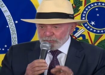 Lula disse que a sanção significa o reconhecimento do trabalho de todas as pessoas sérias que cuidam da educação • Reprodução/CanalGov