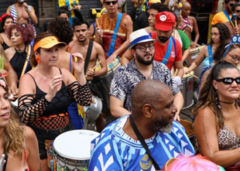Fraude do Wi-Fi falso, golpe do Pix e máquinas de cartão adulteradas são os golpes mais comuns no Carnaval. Veja dicas da ABBC para se proteger e curtir a folia com segurança.