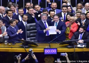 Lula parabeniza Alcolumbre e Motta por vitórias no Senado e Câmara