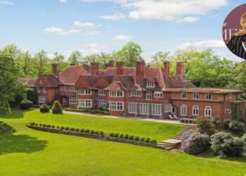 A mansão de R$ 43 milhões que ninguém quer comprar por causa da Adele — Foto: Cortesia de Rightmove/Stefanie Keenan/Getty Images
