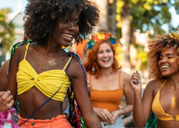 O Carnaval não é só diversão! Além de ser uma grande celebração, ele traz benefícios para a saúde mental, aliviando o estresse e promovendo a socialização e o bem-estar emocional.