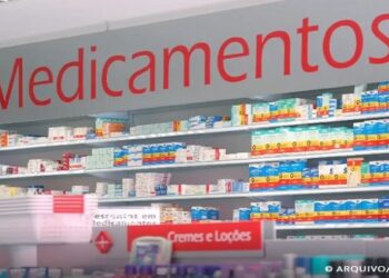 Entidades criticam permissão para farmacêutico prescrever medicamento