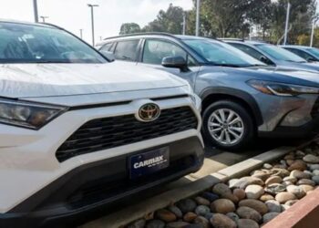 Trump anuncia tarifa de 25% sobre importações de carros para os EUA