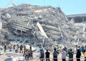 Prédio desabou na Tailândia, país vizinho a Mianmar que também sentiu o terremoto
(Reuters)