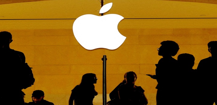 Ações da Apple avançam após reportagem revelar planos para transformar a Siri em um chatbot de IA, sinalizando estratégia mais agressiva da empresa no setor de inteligência artificial.