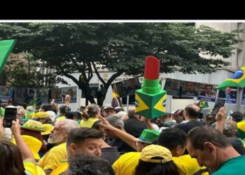 Entenda por que batom virou símbolo da direita