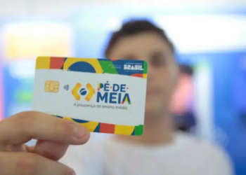 O programa Pé-de-Meia inicia o pagamento da sexta parcela de R$ 200 para estudantes do ensino médio público. Saiba as datas, quem tem direito e como sacar o benefício.