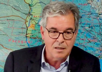 Presidente da ApexBrasil comenta que tarifas anunciadas por Trump podem acelerar acordo Mercosul-UE, mas alerta para riscos ao comércio internacional. Entenda os impactos.