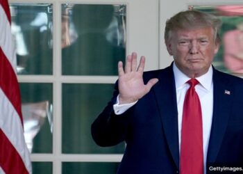 Trump dá conselho a países que não gostaram do seu 'tarifaço'