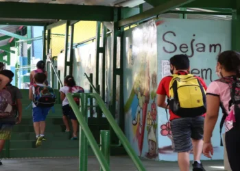 Governo de SP autoriza edital para privatizar gestão de 143 escolas