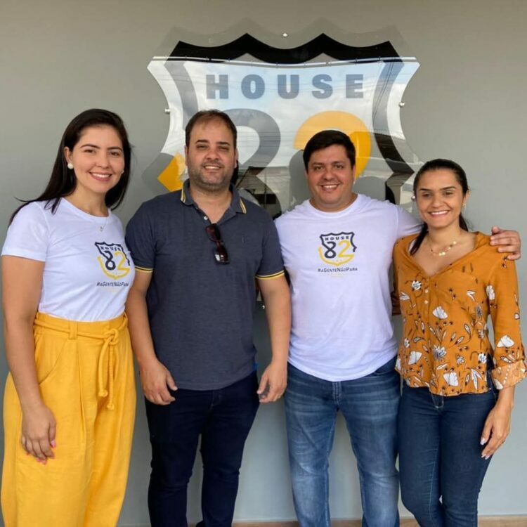 Prefeita de Cardoso Moreira promove hamburgueria de investigado por fraude de R$ 220 milhões na saúde